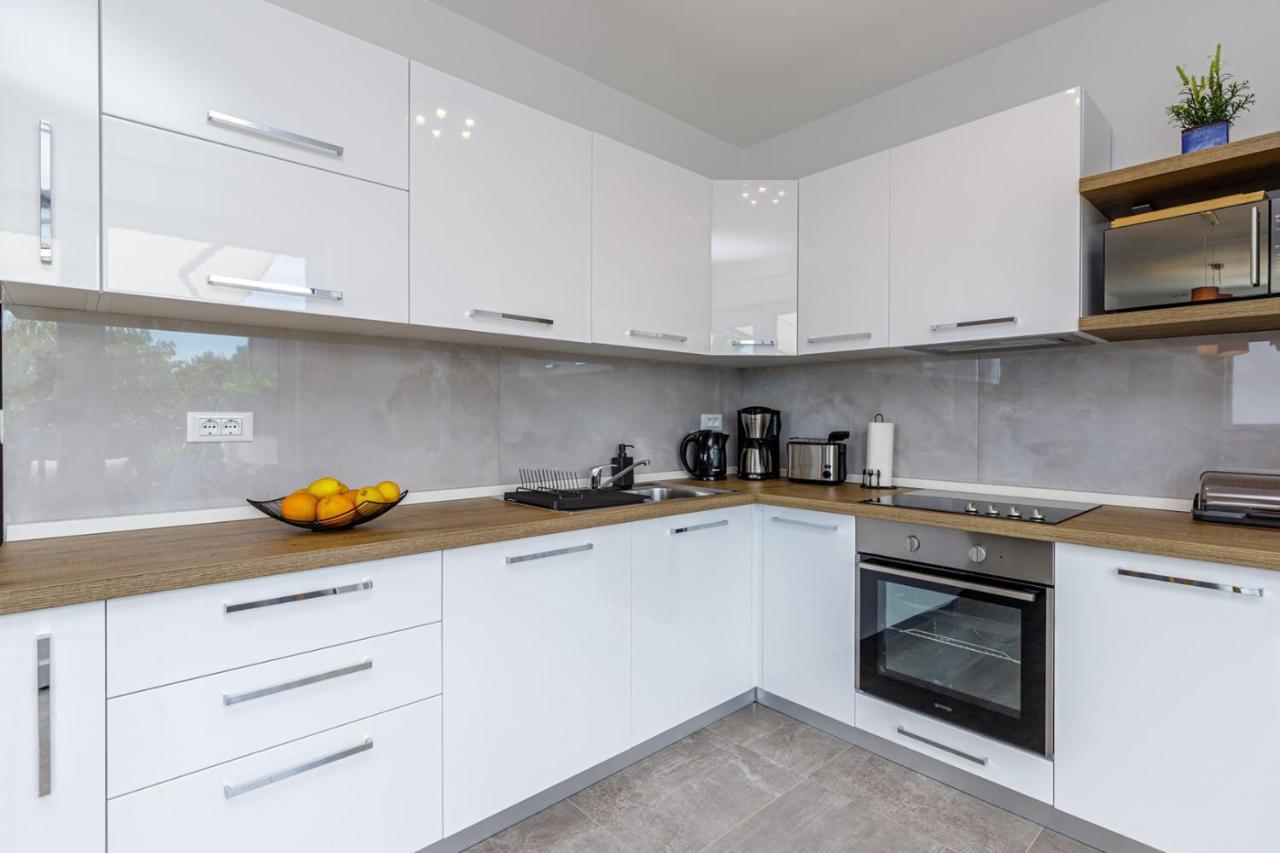 Sabena Apartment With Private Whirlpool Poreč Dış mekan fotoğraf